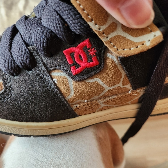 DC size 5 giraffe print high top shoes - Picture 4 of 4